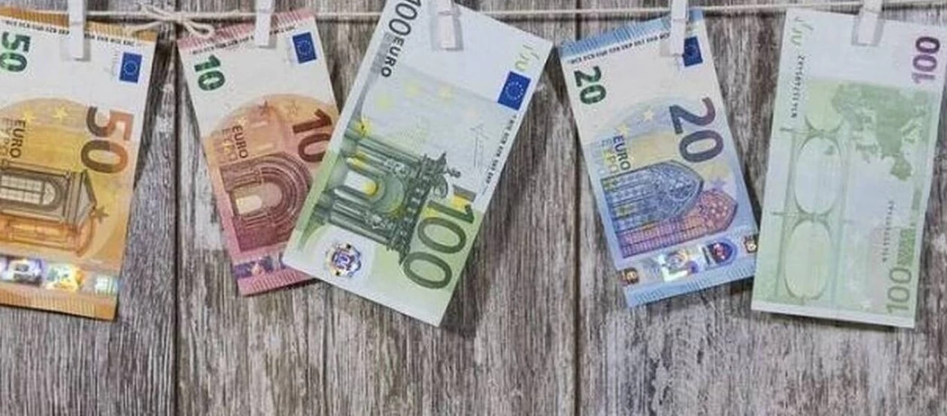 Αναδρομικά: Τι ποσά μπορούν να περιμένουν οι δικαιούχοι - Ποιες ενστάσεις προβάλλουν οι νομικοί κύκλοι